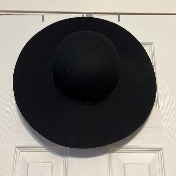 Old Navy Black Hat; 100% wool - Picture 3 of 3